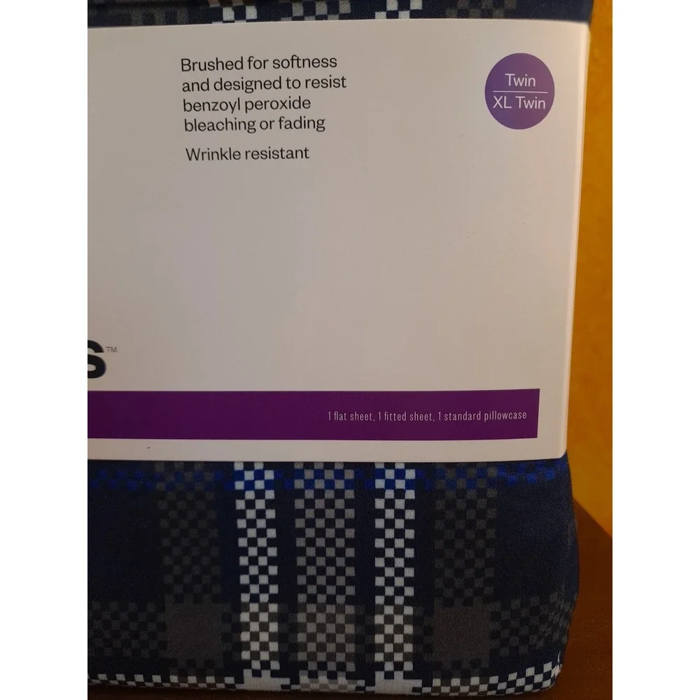 Room Essentials‎ Microfiber 3pc XL Twin Winkle Resistant Navy Blue Sheet Set
